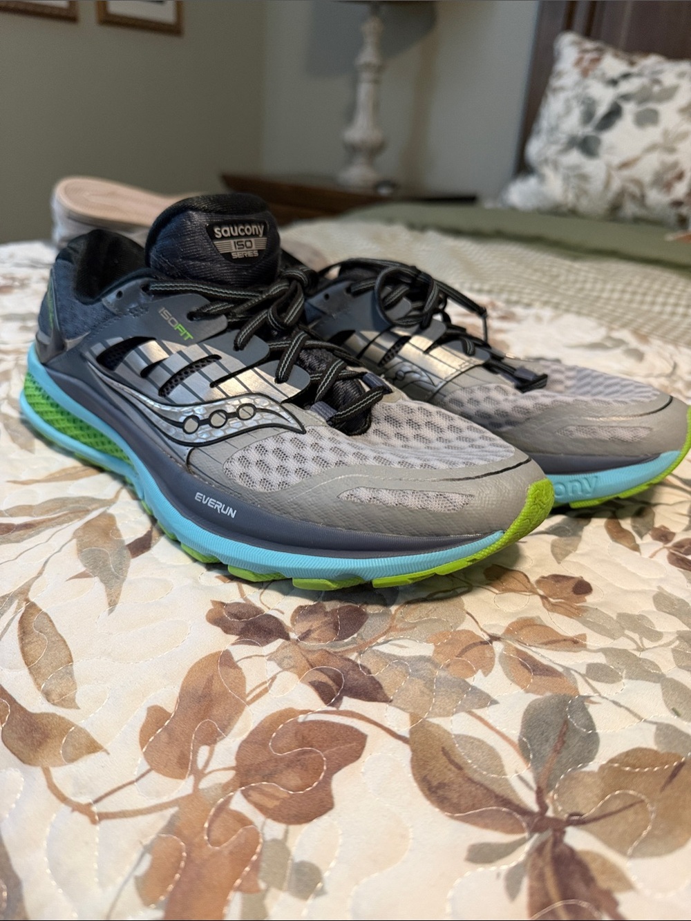 Saucony women’s Gray and Green Running Shoes - Everun Midsole